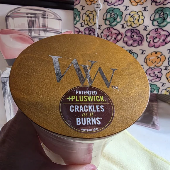 Woodwick Pink Coastal Sunset Candle - Picture 4 of 4